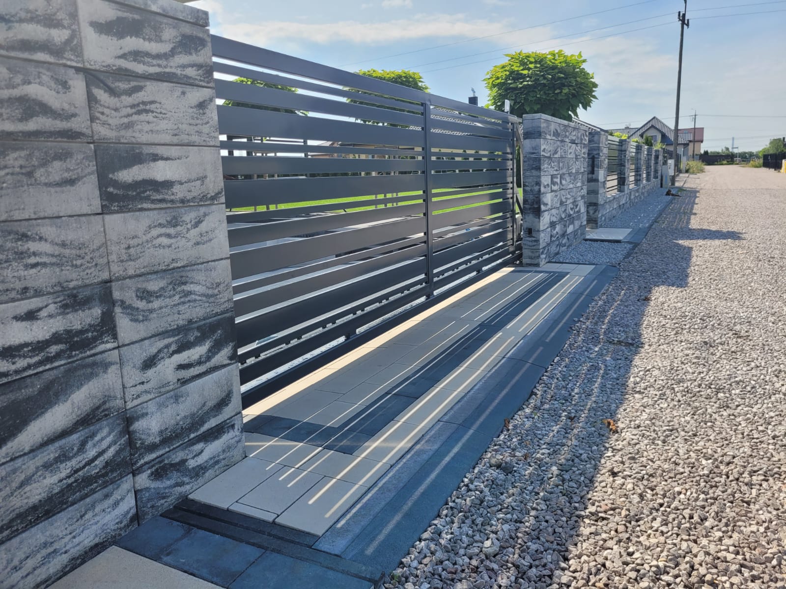 Brama przesuwna palisadowa